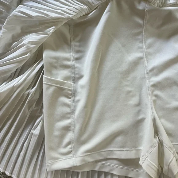 Old Navy Extra High Waisted Stretch Tech Micro Pleated Skort - Picture 5 of 5